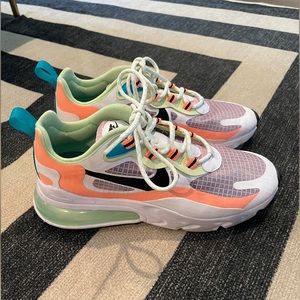 Nike women’s Air Max 270 React SE